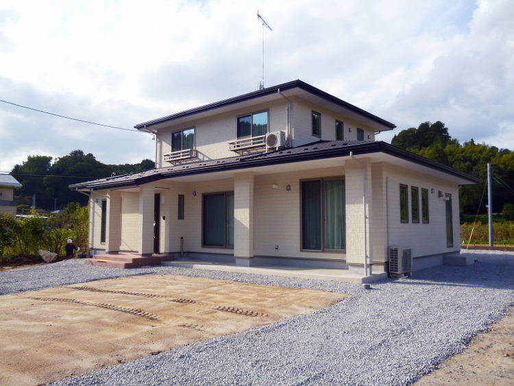 （有）宗像建工匠の施工事例「家族との会話が弾む家 新築の施工事例 お客様のご要望通り、収納、棚等をたくさん設けました。 また、「ジョイ・コス」システムによる施工にて、冬暖かく夏涼しい家を建築させていただきました。…」の公式掲載写真