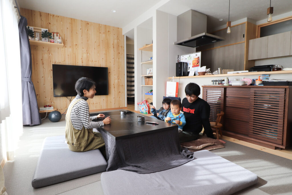 （有）吉田技建の施工事例「家族とのつながりを大切にする畳リビング」の公式掲載写真